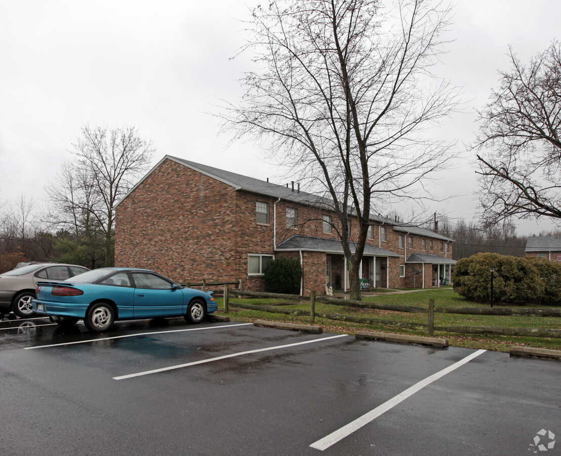 Sagamore 400 Townhouses - Sagamore 400 Townhouses
