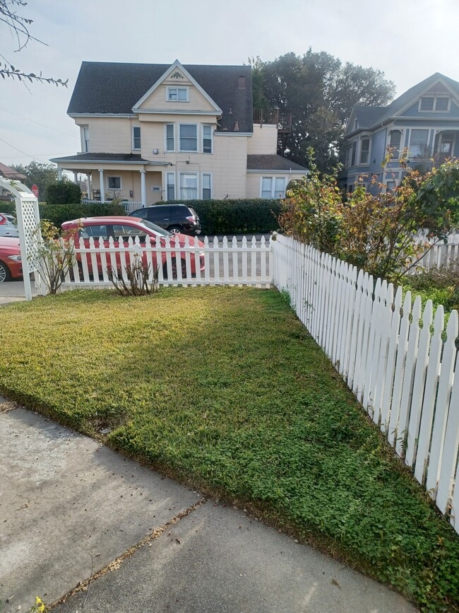 Photo - 944 Virginia St