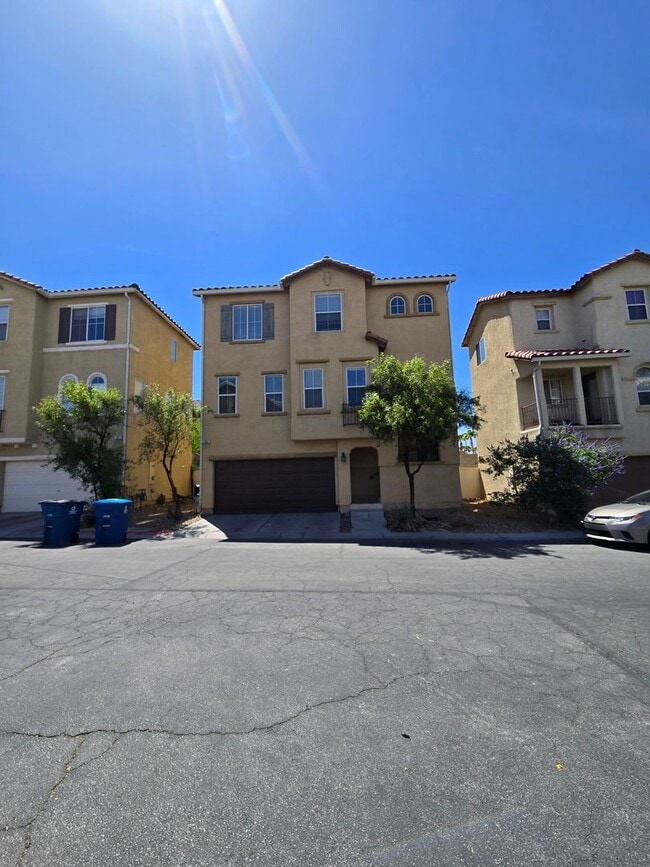 Fabulous 3-Bedroom, 3.5-Bathroom Home with... - Fabulous 3-Bedroom, 3.5-Bathroom Home with...