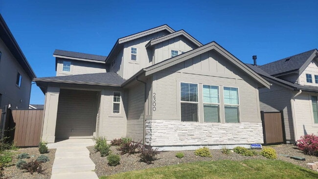 Building Photo - Functionality and convenience! Minutes fro...
