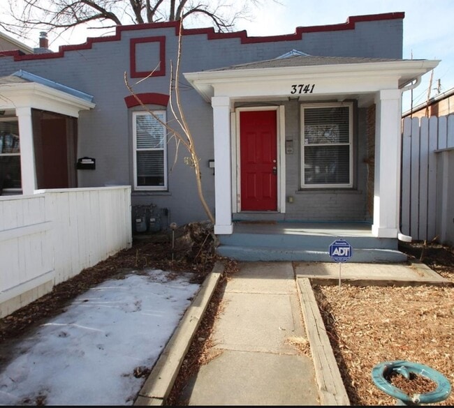 Building Photo - Cozy, charming 2 bedroom in Denver - Available June 1, 2026!