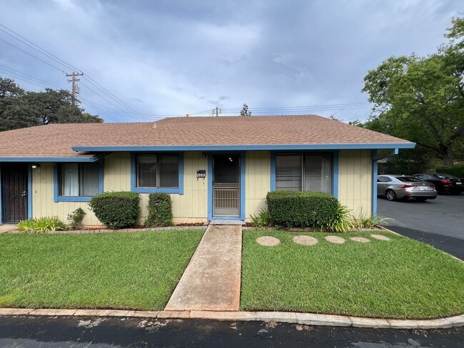 Building Photo - 928 Unit C