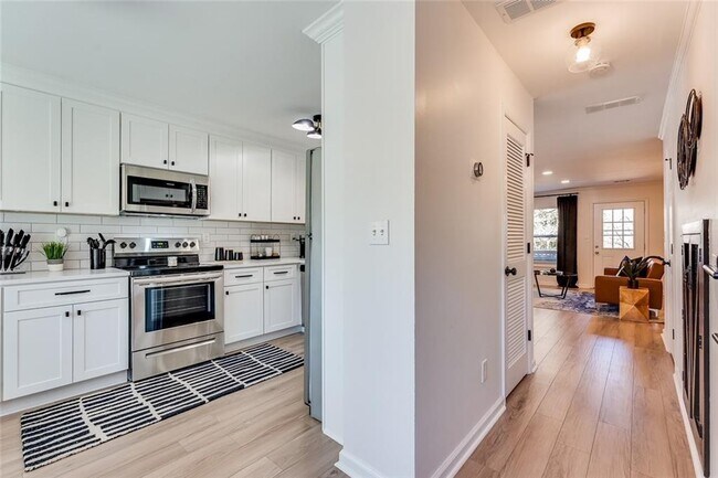 Photo - 5015 Laurel Springs Way SE