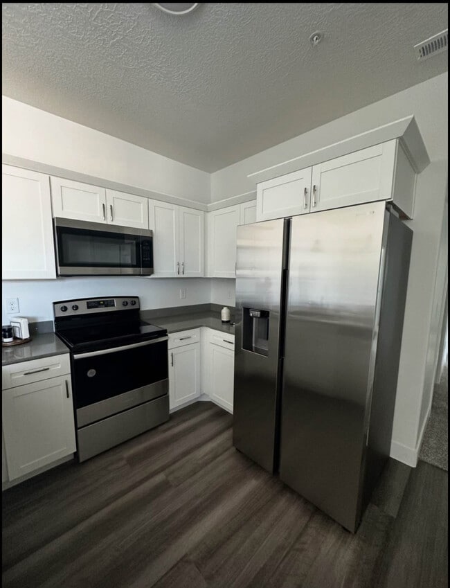 Building Photo - 13584 S Hanley Ln Unit Q
