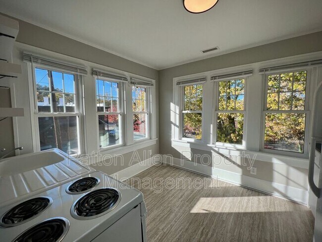 Photo - 16 Gracelyn Rd Unit 2