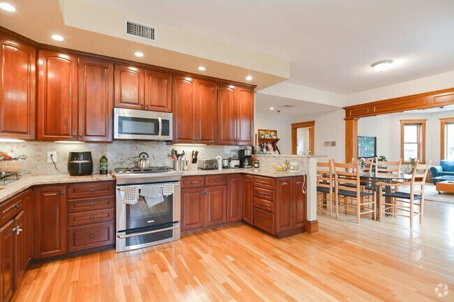 Building Photo - HOT CAMBRIDGE LISTING!!!!! Rental
