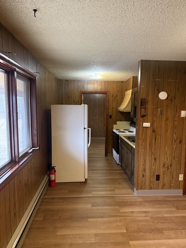 Building Photo - 405 Slater St Unit 8