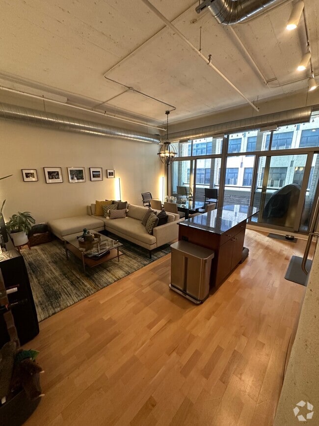 Building Photo - 565 W Quincy St Unit 604 Rental