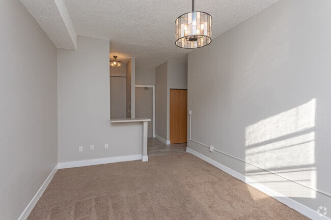 1BR, 1BA - 552SF - Seventh Place Apartments