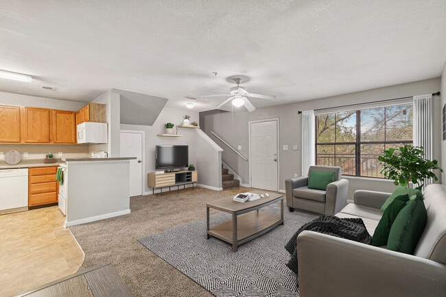 Apartamentos en alquiler en Tallahassee, Florida, 32304. Casa adosada Renegade con sala de estar. - The Social 2700