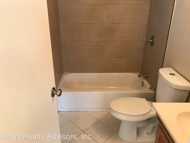 Photo - 2456 Karen Dr