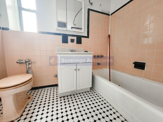 Photo - 525-527 Riverdale Avenue Unit 6U