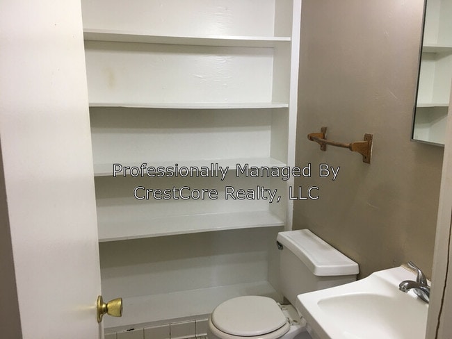 Photo - 2105 St John Ave