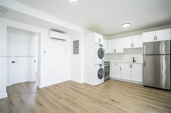 Photo - 1955 NW 2nd Ct Unidad 204