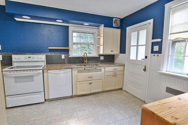 Photo - Beautiful Single Family in Bellevue Park