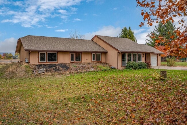 Photo - Farmhouse 3 bed 2 bath with 4.9 acres