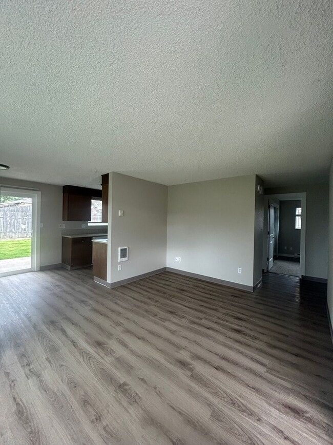 Photo - (473) Walnut Duplex - 2 Bedroom / 1 Bathroom - Updated Unit 497 (R)