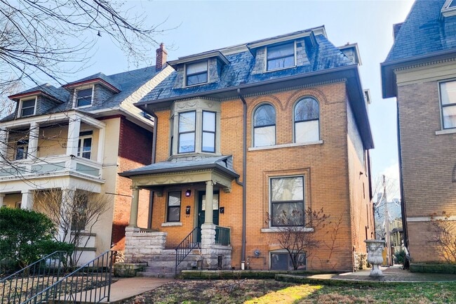 Building Photo - 4390 McPherson Ave Unit A- 2nd floor