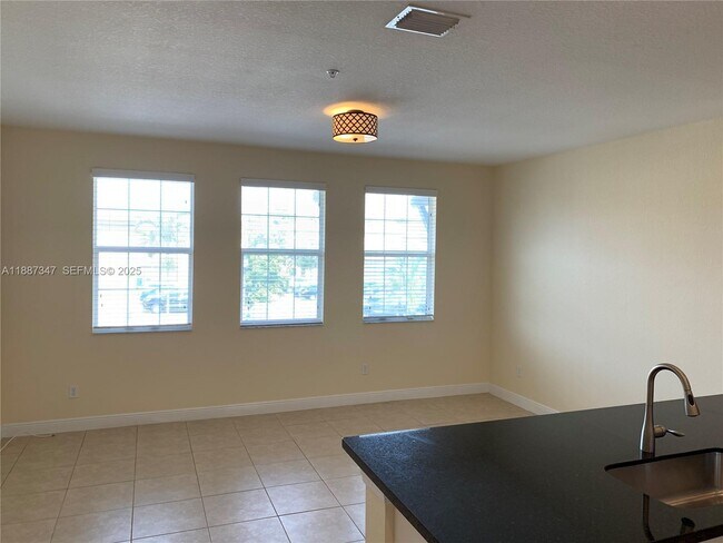 Photo - 1044 SW 147th Ave Unidad 10105