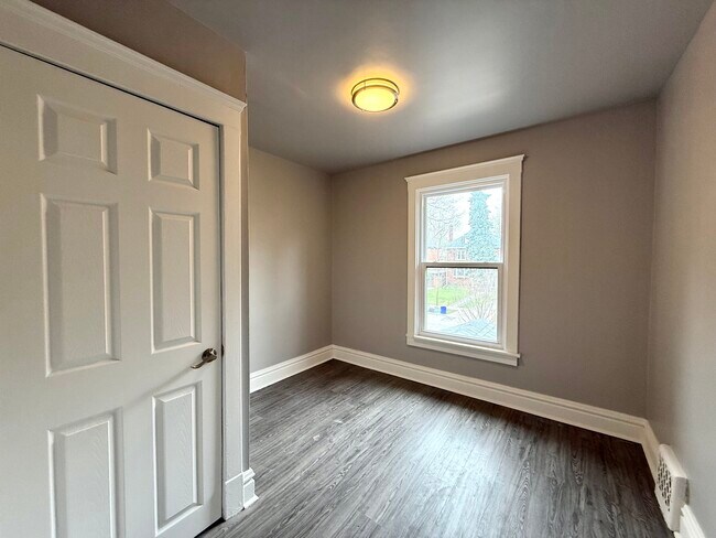 Photo - 109 Blake St