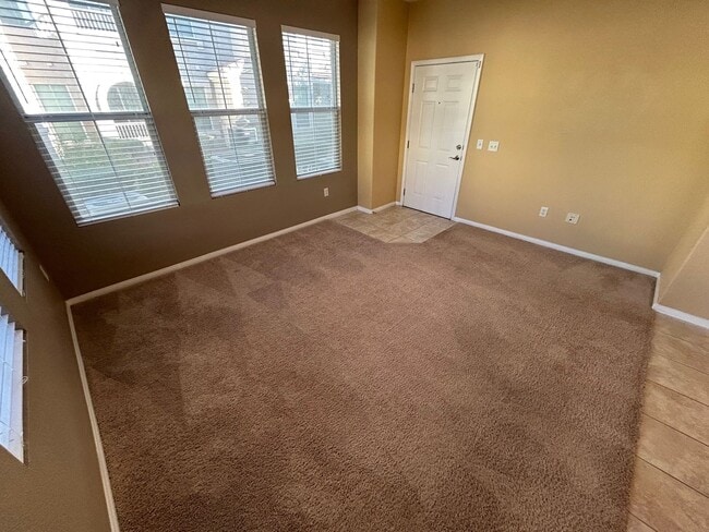 Photo - EASY LIVING IN THE NORTHWEST WITH BRIGHT C...