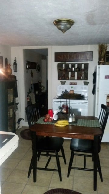 Photo - 94 N Maple St Unidad 94 North Maple 2nd Floor