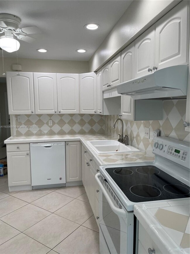 330 NE 42nd Ct