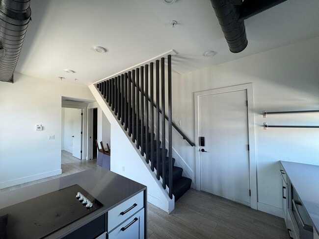 Photo - 973 E Broad St Unit 4