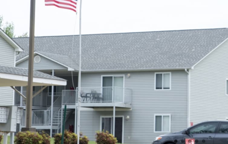 Oak Tree Apartments - Oak Tree Apartments