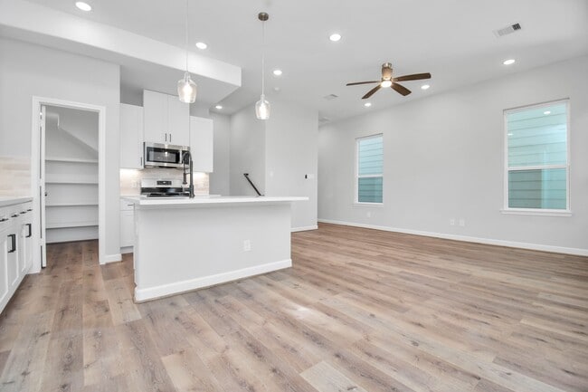 Photo - 2333 Hoskins Dr