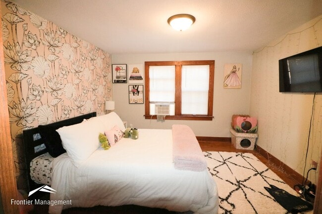 Photo - Awesome 4 bedroom 2 bathroom home located ...