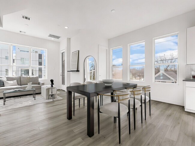 Photo - 3313 Baer St