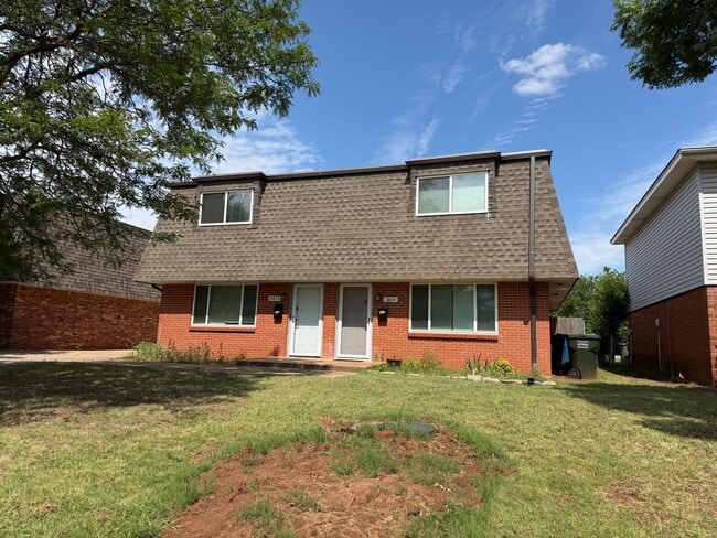 Building Photo - 2 bedroom 1.5 bath duplex - Edmond Schools- August Move In