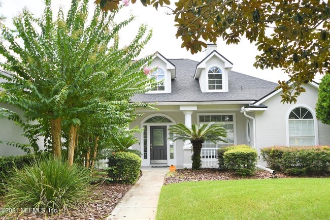 Photo - 925 Lotus Ln S