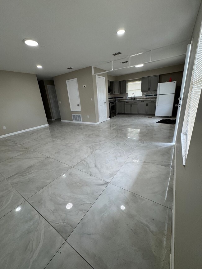 Photo - 103 N Hart Blvd