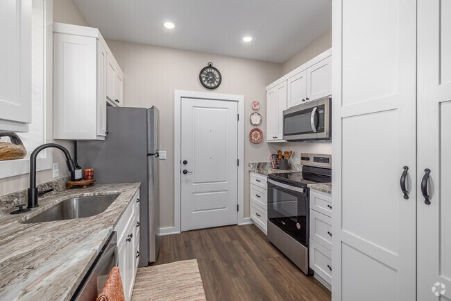 Studio - 432SF - Kitchen