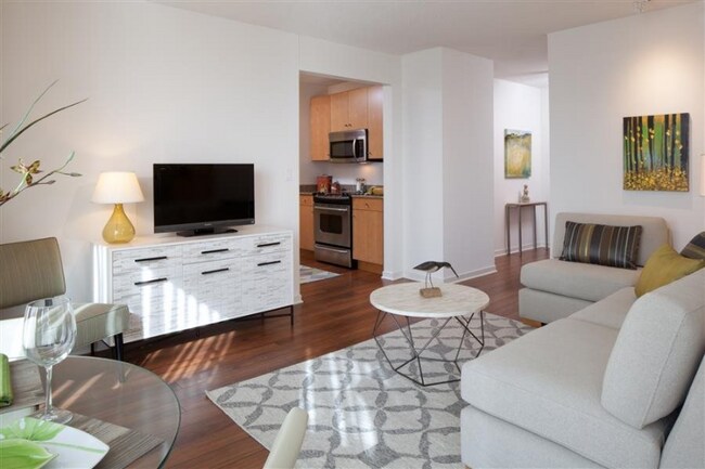504 W Grand Ave
