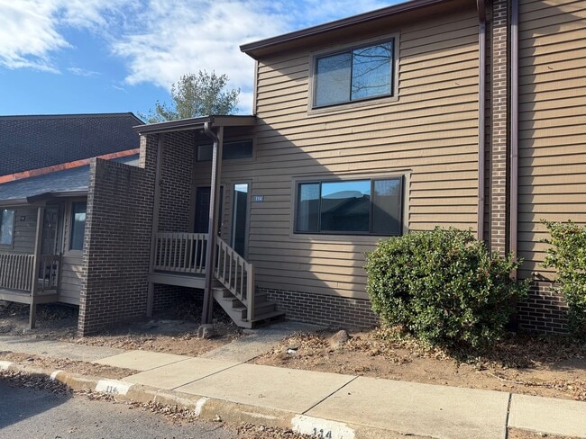 Building Photo - 114 Harvest Dr