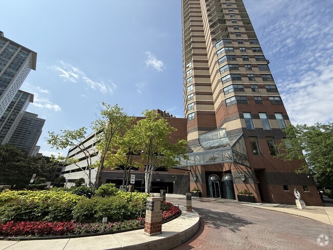 Building Photo - 3660 N Lake Shore Dr Unit 1309 Rental