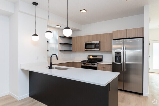 5BR, 3.5BA - Juniper - Kitchen
