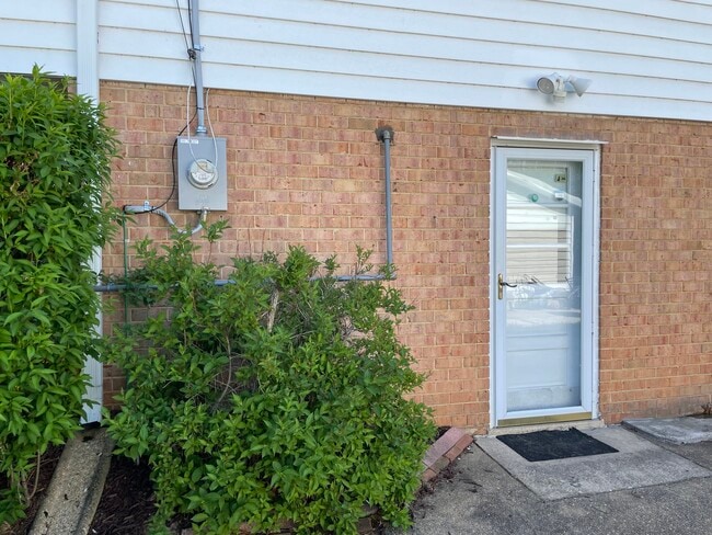 Photo - 11320 Gainsborough Rd