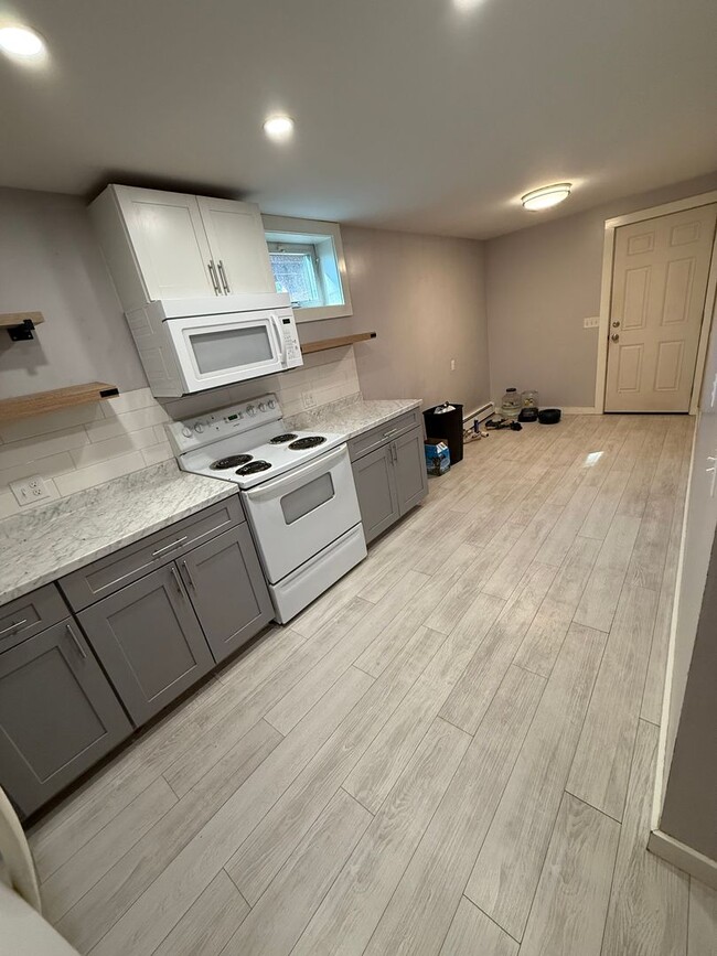 Photo - Dunbar Ave (121) Unit B