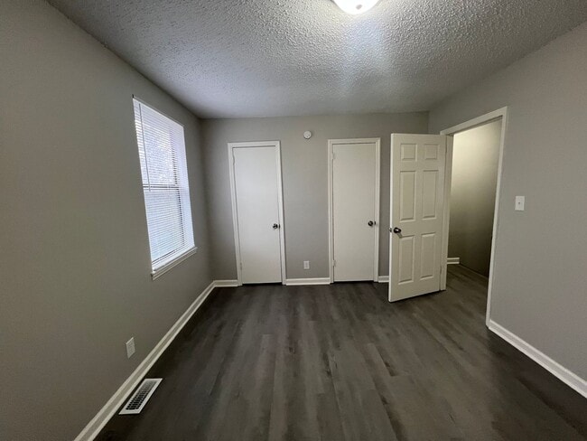 Photo - 226 Greenleaf Cir