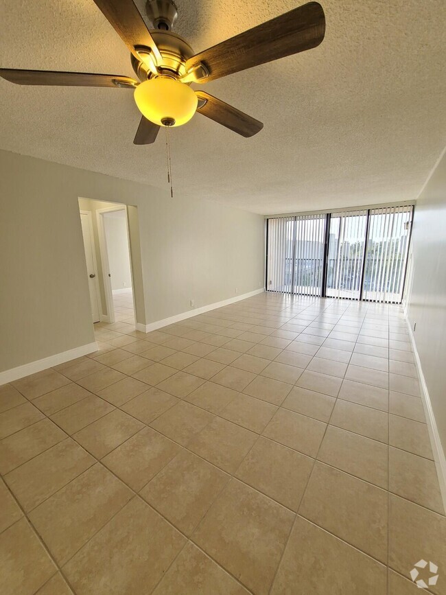 Building Photo - 4 Royal Palm Way Unit 605 Rental