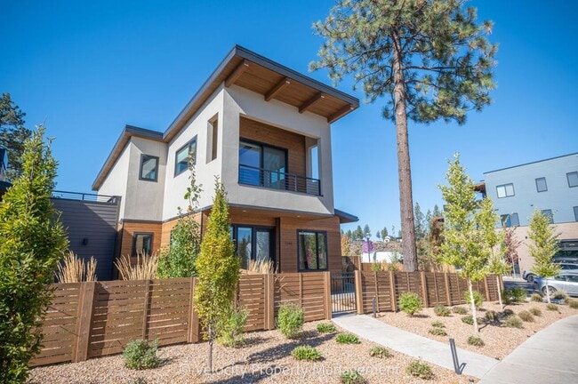 Building Photo - M713 Unit #1