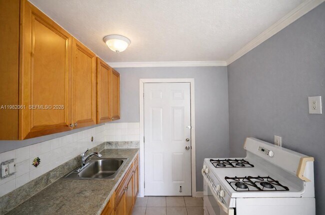 Building Photo - 6337 W Flagler St Unit 18