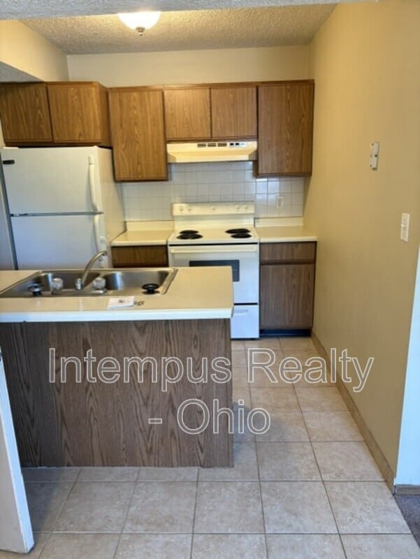 Photo - 7468 Huntington Dr Unit Apt 6