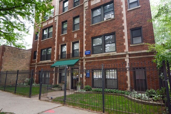 Building Photo - 4551 N Damen Ave