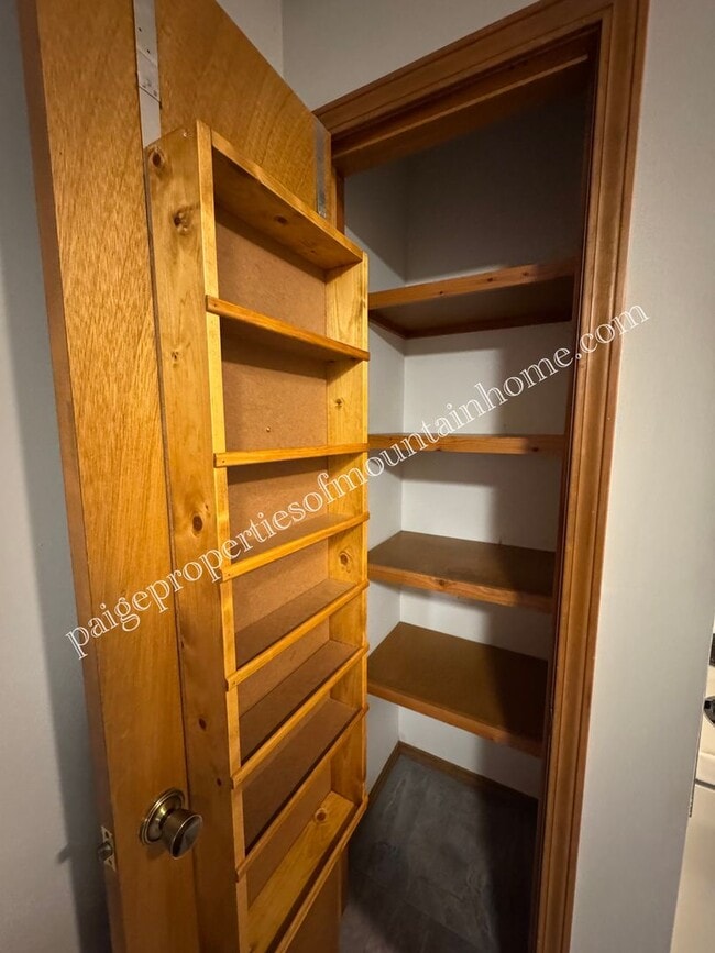 Photo - Spacious 1-Bedroom in Cotter Near Valley Airport – Unique Garage