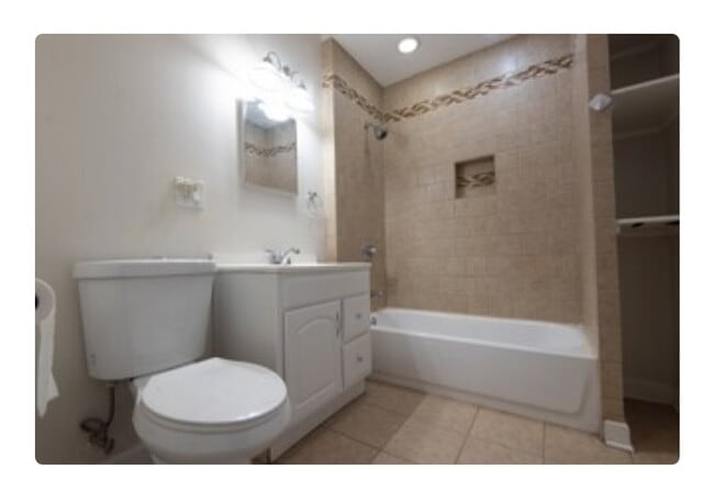 Photo - 1847 W Byron St Unit 1st Floor